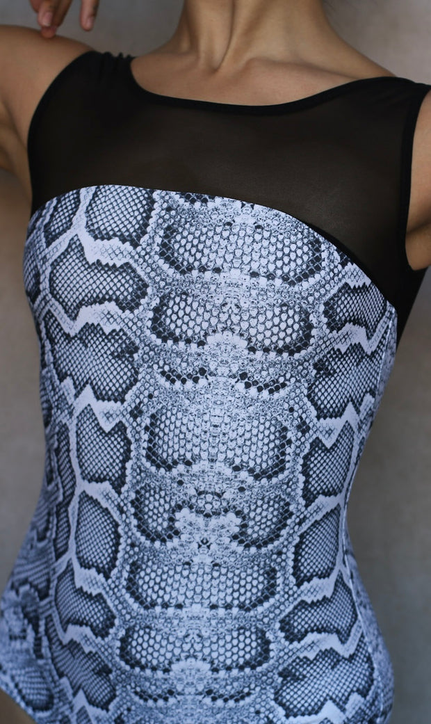 SIZE MEDIUM MESH TANK **Long Torso**